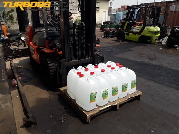 châm nước cất bình điện xe nâng
