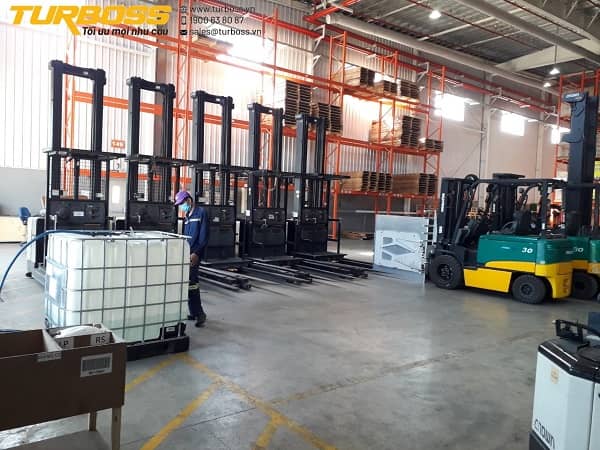 Cung cấp nước châm bình ắc quy xe nâng số lượng lớn bằng bồn IBC