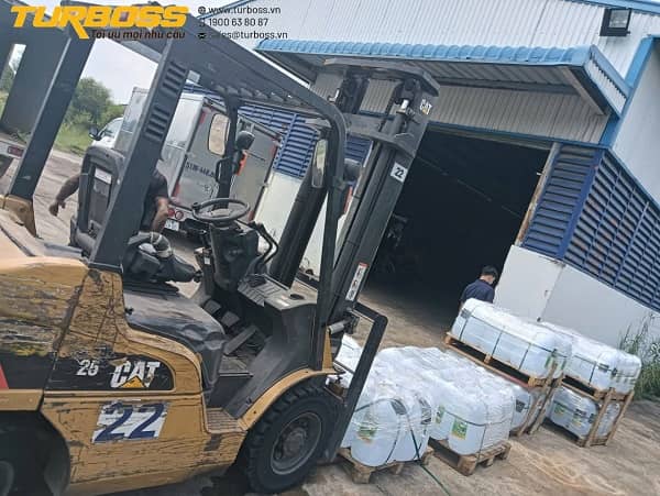 ước cất châm bình ắc quy xe nâng đóng pallet giao nhà máy