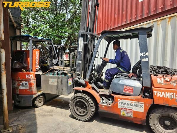 Hoạt động xe nâng điện trong kho vận và logistics
