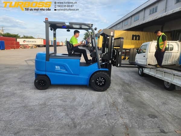 xe-nang-tai-trong-lon