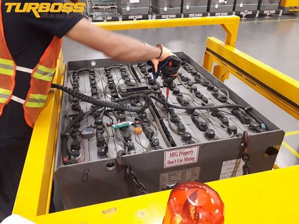 Bảo Trì Bình Điện Xe Nâng: 7 Việc Cần Làm Định Kỳ