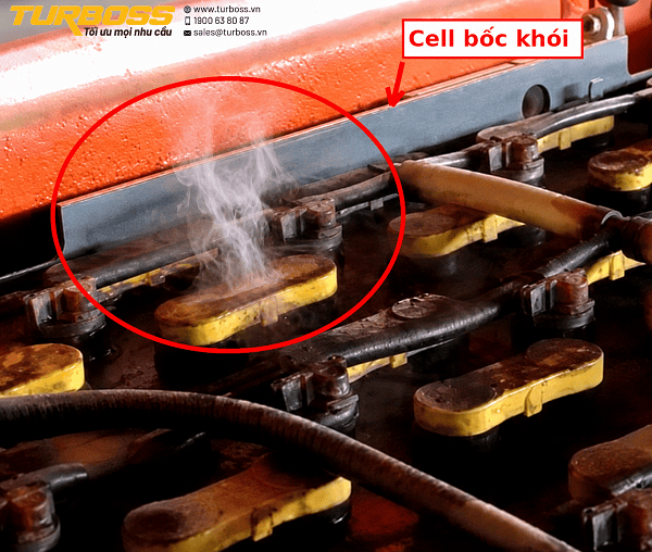 Cell bình điện xe nâng sôi mạnh khi sạc cần kiểm tra sạc sai