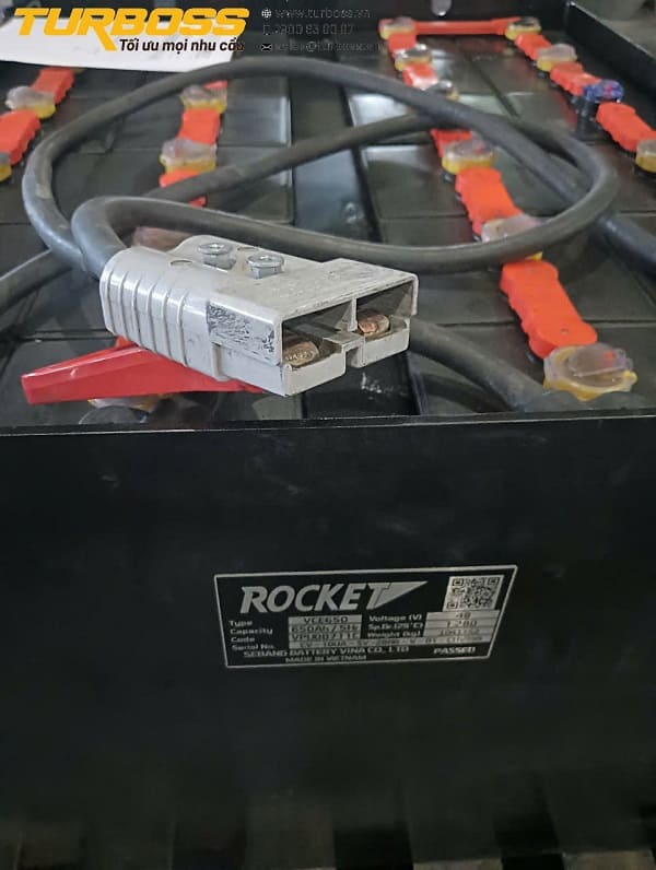 Connector sạc bình điện xe nâng lỗi có thể làm bình sạc không vào điện