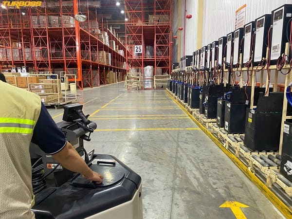 Phòng sạc bình điện xe nâng cần thông gió để kiểm soát nhiệt và khí phát sinh khi sạc